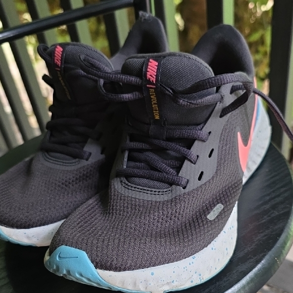 Nike Black and Coral Athletic Shoes - Picture 12 of 12